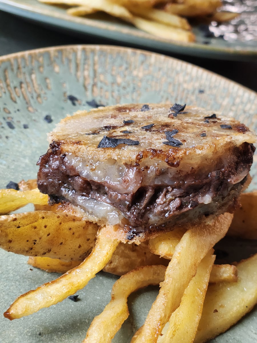 Milhoja de manita con morcilla