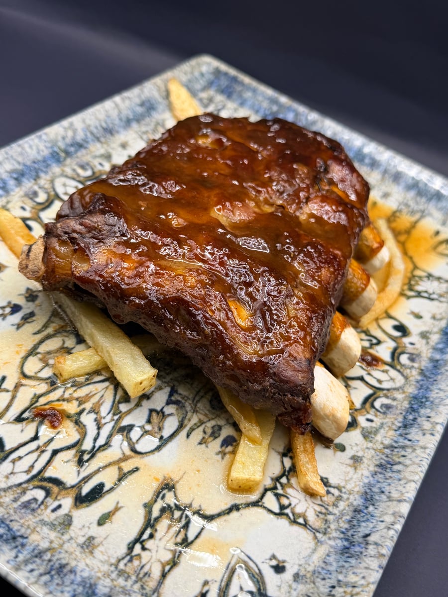 Costilla a baja temperatura con salsa barbacoa y miel