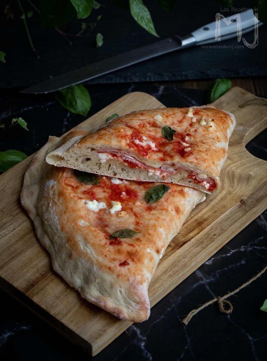 CALZONE BOLOÑESA
